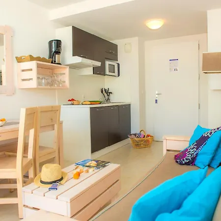 Hotel apartamentowy Goelia Les Jardins De L'oyat 3*
